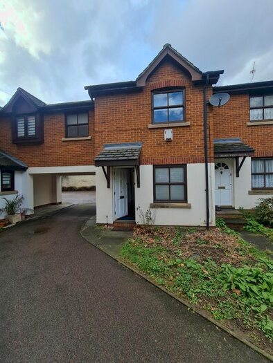 3 Bedroom Semi-Detached House To Rent In Moriarty Close, Holloway, N7