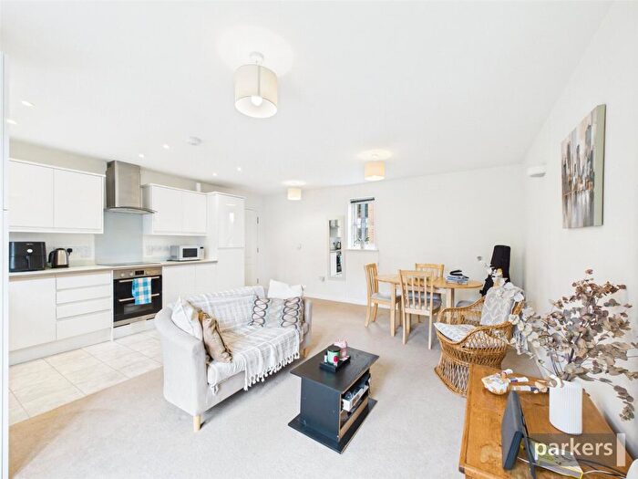 2 Bedroom Apartment For Sale In Crown Place, Reading, Berkshire, RG1