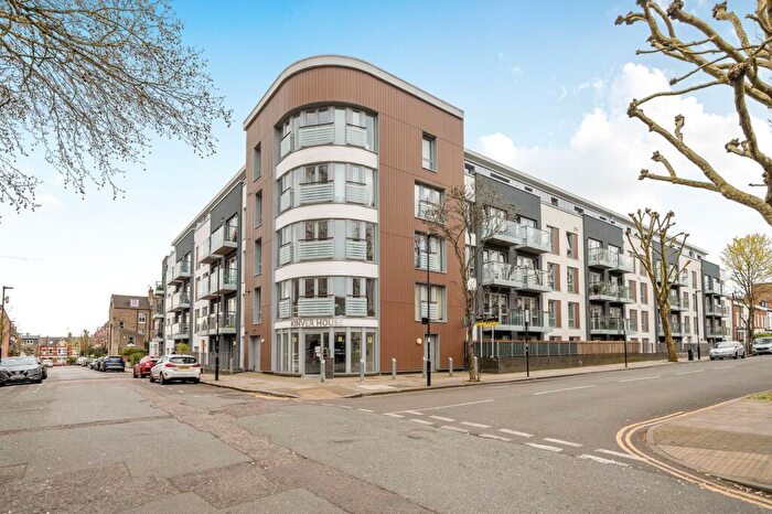 1 Bedroom Flat For Sale In Elthorne Road, Kinver House, N19