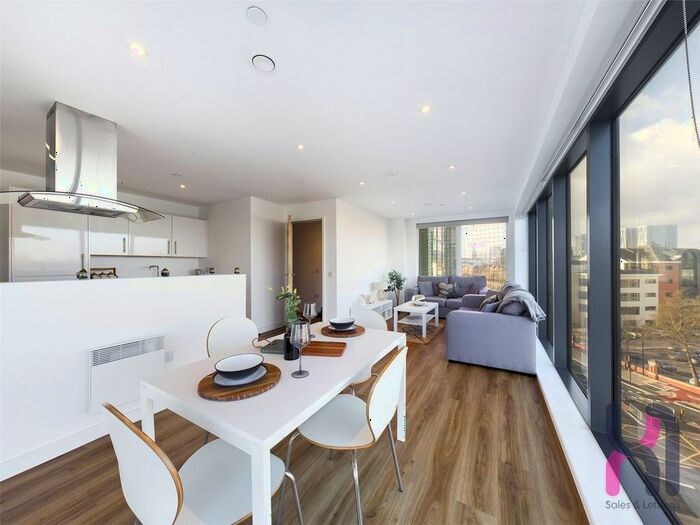 3 Bedroom Flat To Rent In The Gateway, Trafford Road, Salford, M5