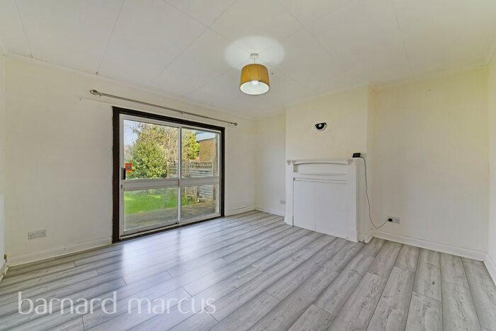 3 Bedroom Bungalow To Rent In Parkfield Crescent, Feltham, TW13