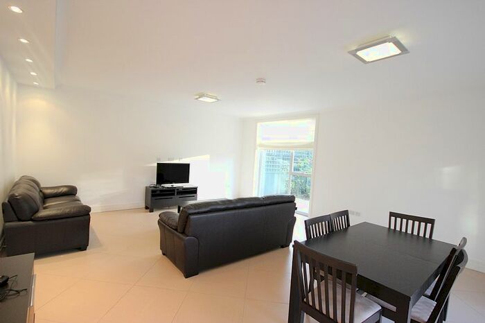 3 Bedroom Terraced House To Rent In Amherst Road, London, W13