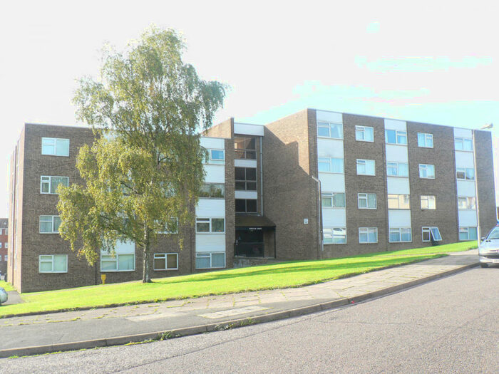 2 Bedroom Flat To Rent In Handcross Road, Wigmore, Luton, LU2