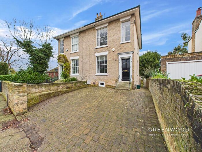 4 Bedroom Town House To Rent In Lexden Road, Colchester, CO3