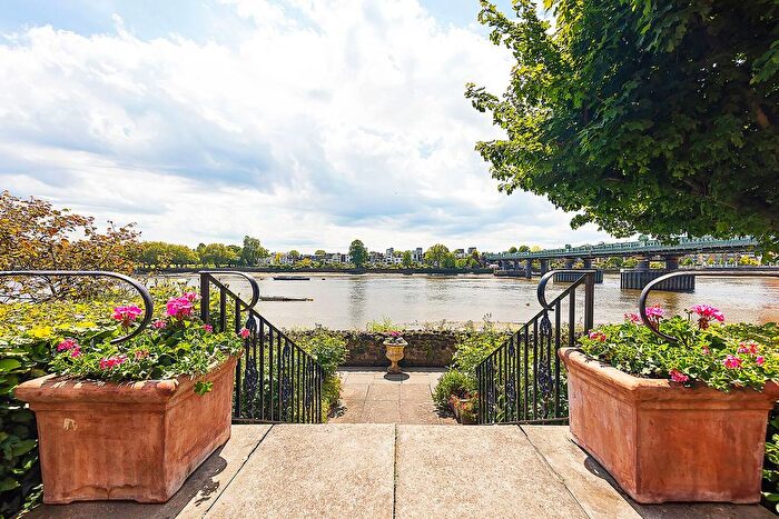 5 Bedroom Flat To Rent In Hurlingham Court, Hurlingham, London, SW6