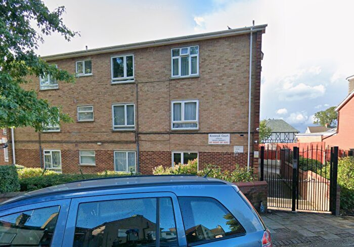 2 Bedroom Flat To Rent In Kenwood Court, Kingsbury, NW9