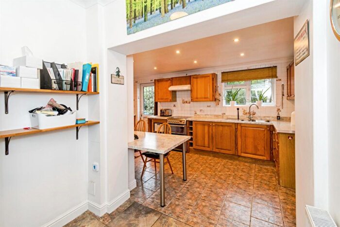 4 Bedroom Detached House For Sale In Burgess Road, Southampton, SO16