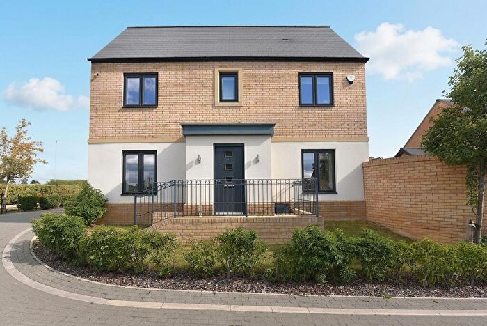 3 Bedroom Semi-Detached House For Sale In Achurch Close, St. Neots, PE19