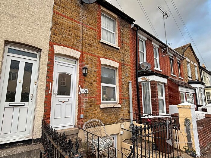 3 Bedroom Terraced House For Sale In King Street, Gillingham, ME7