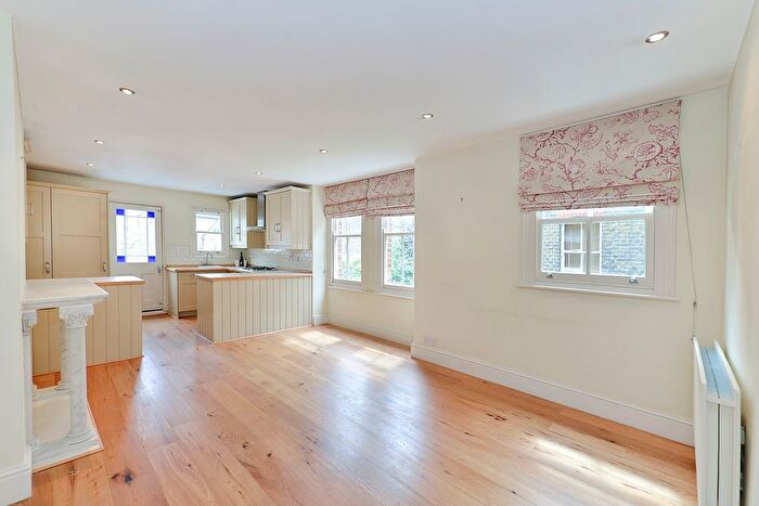 2 Bedroom Flat To Rent In Albert Bridge Road, Battersea, London, SW11