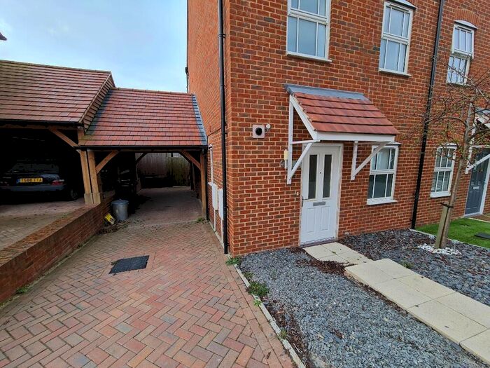 4 Bedroom Town House To Rent In Merriall Close, Swanscombe, DA10