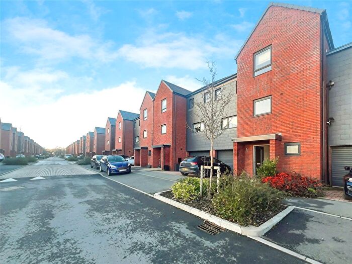 4 Bedroom Town House To Rent In Lancaster Drive, Wolverhampton, West Midlands, WV11