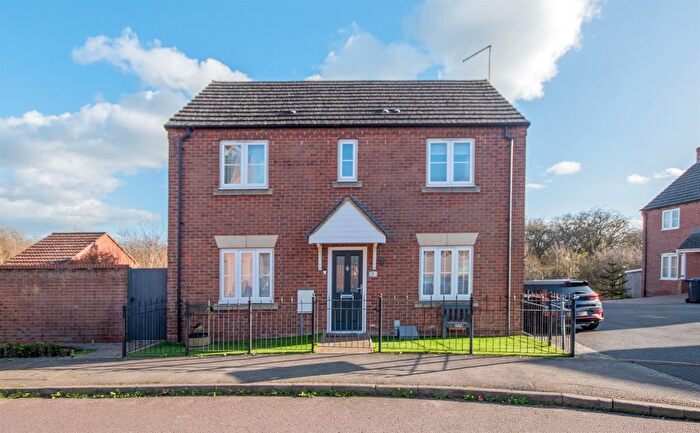 3 Bedroom Semi Detached House For Sale In The Ride, Desborough, Kettering, NN14