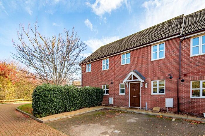 2 Bedroom Terraced House For Sale In Rowan Close, OX25