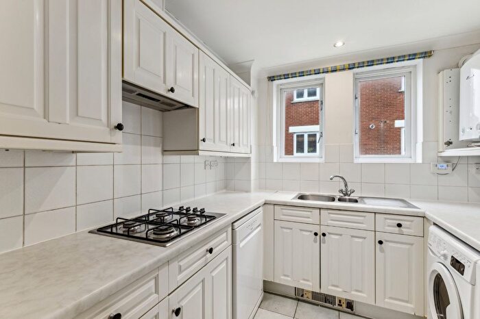 2 Bedroom Flat To Rent In Willow Court, Corney Reach Way, W4