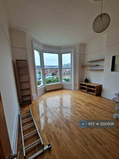 2 Bedroom Flat To Rent In Hither Green, London, SE13