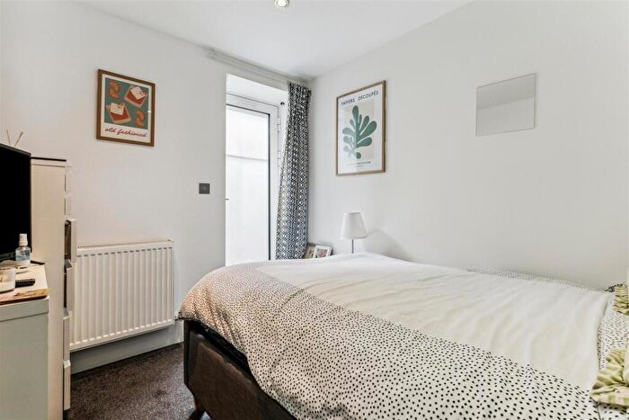 4 Bedroom Flat To Rent In Railton Road, London, SE24