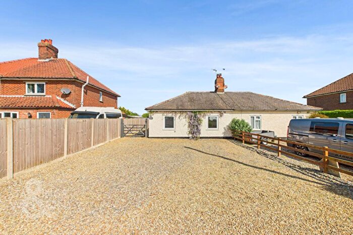 2 Bedroom Semi-Detached Bungalow For Sale In Reynolds Lane, Potter Heigham, Great Yarmouth, NR29