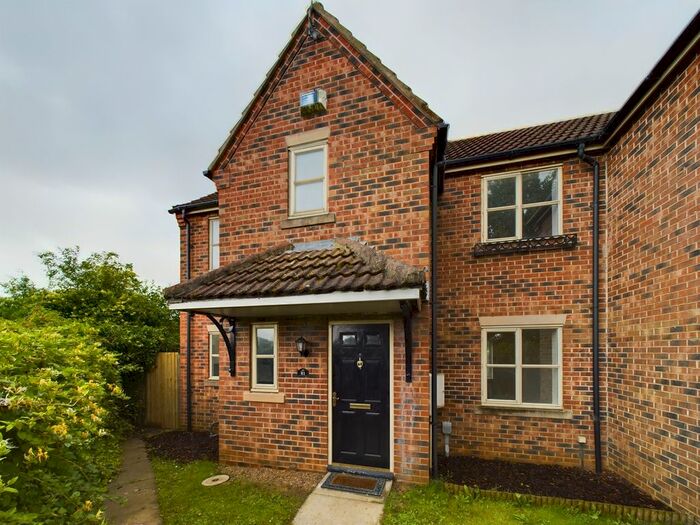 3 Bedroom Semi-Detached House To Rent In West Grove, Askew Avenue, HU4