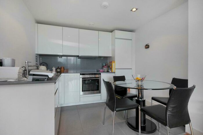 2 Bedroom Flat To Rent In Caspian Wharf, Yeo Street, Bow, Poplar, London, E3