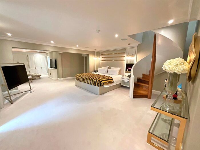 5 Bedroom Detached House For Sale In Congleton Road, Alderley Edge, SK9