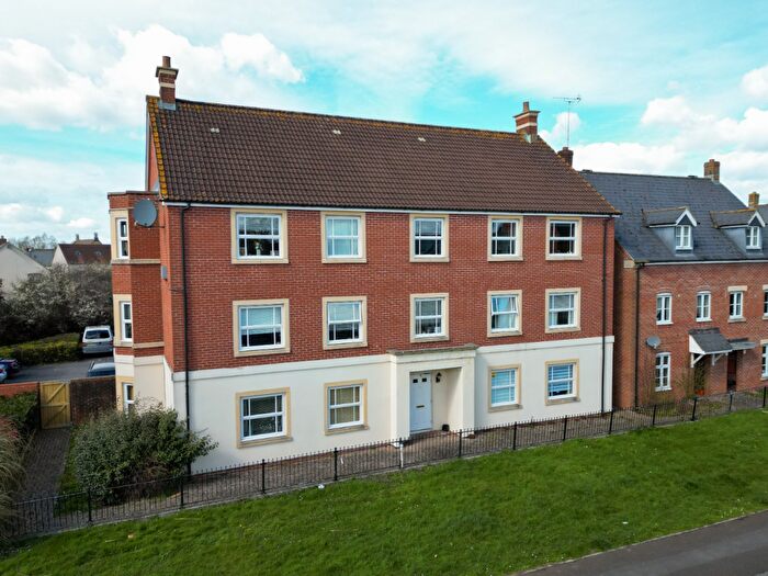 2 Bedroom Flat For Sale In Pioneer Road, Swindon, Wiltshire, SN25