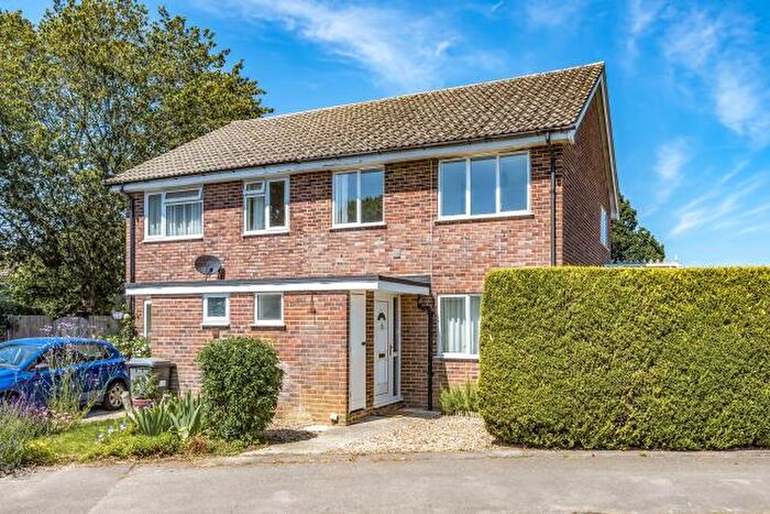 3 Bedroom Semi Detached House To Rent In Glendale Avenue, Newbury, RG14