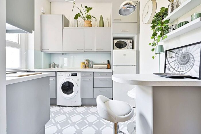 1 Bedroom Flat For Sale In Finborough Road, Chelsea, London, SW10