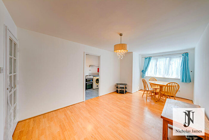 Detached House To Rent In Cherry Blossom Close, Palmer Green, London, N13