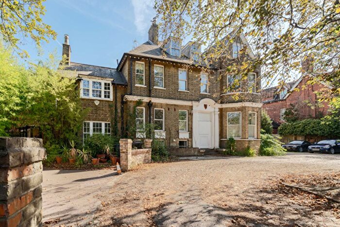 2 Bedroom Flat For Sale In Gunnersbury Avenue, Ealing, W5