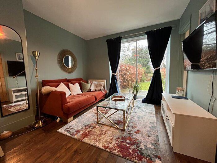 2 Bedroom House To Rent In North Pathway, Harborne, West Midlands, B17