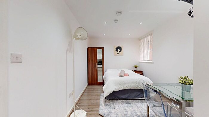 Studio To Rent In London, NW2