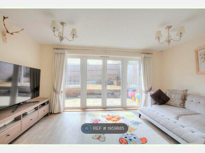 3 Bedroom Detached House To Rent In Blackberry Way, Hemel Hempstead, HP2