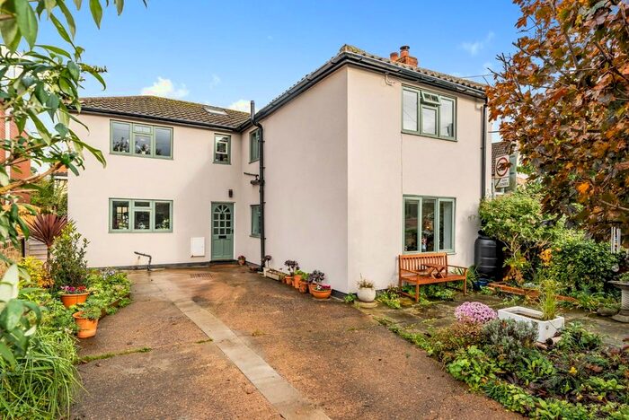 4 Bedroom Detached House For Sale In Kelfield Road, Riccall, York, YO19