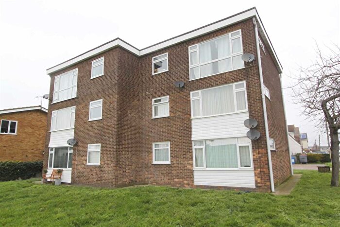 2 Bedroom Flat To Rent In Canvey Island, SS8