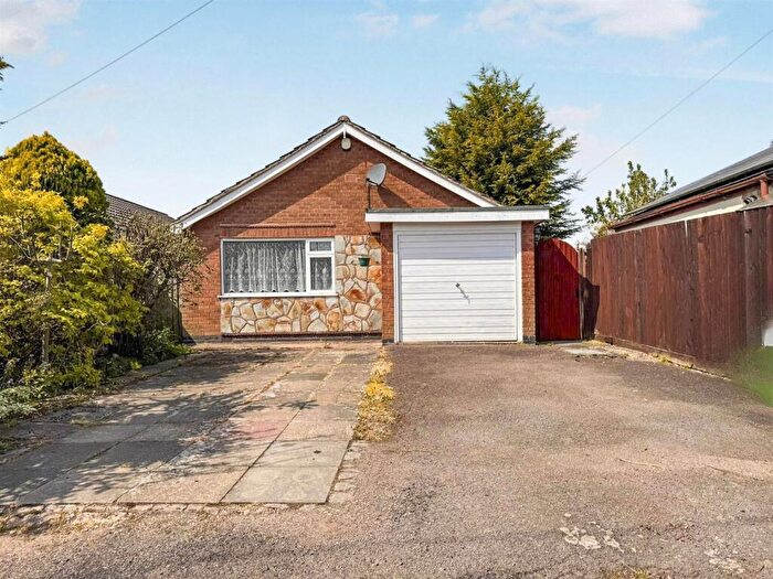 2 Bedroom Detached Bungalow For Sale In Hillsborough Crescent, Glen Parva, Leicester, LE2