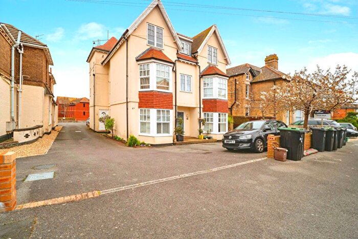 2 Bedroom Flat For Sale In Glendinning Avenue, Weymouth, Dorset, DT4