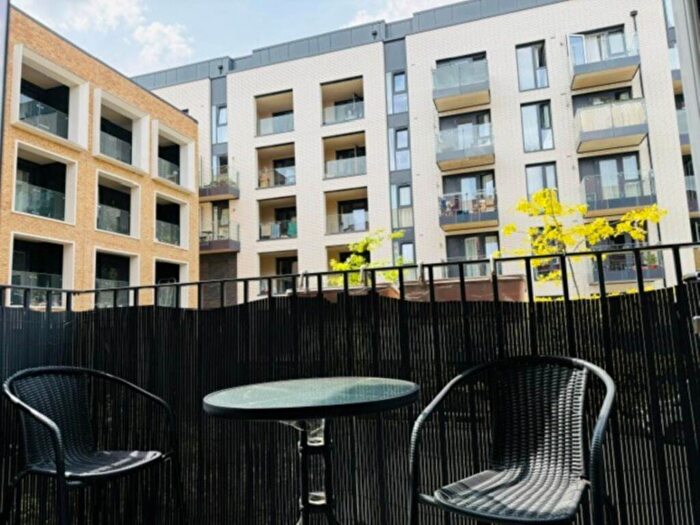 1 Bedroom Flat To Rent In Newland Gate, Lilys Walk, High Wycombe, HP11