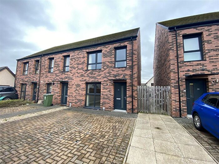 3 Bedroom End Of Terrace House To Rent In Lapwing Drive, Perth, PH1