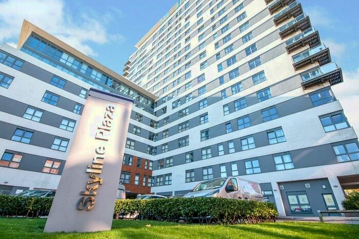 2 Bedroom Flat To Rent In Alencon Link, Basingstoke, Hampshire, RG21