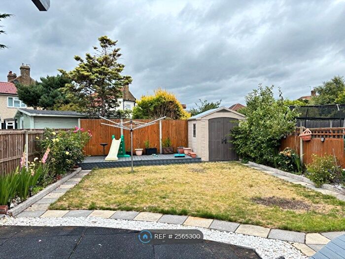 5 Bedroom Semi-Detached House To Rent In Farnham Road, Welling, DA16