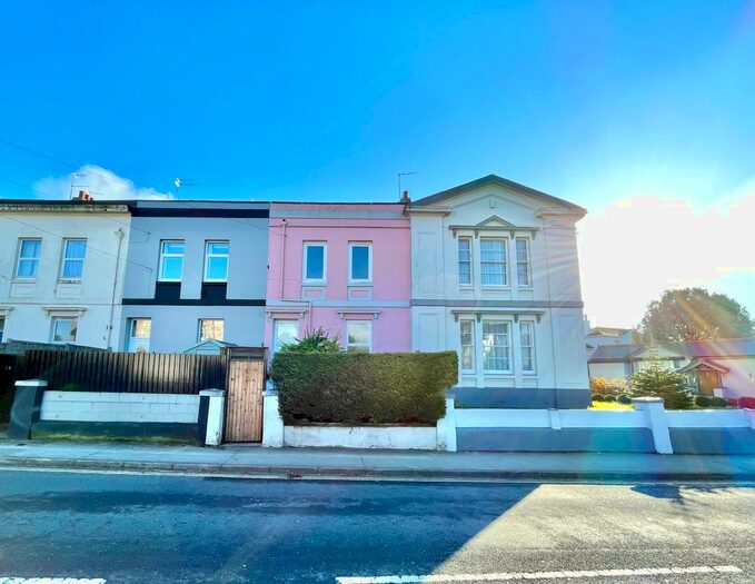 2 Bedroom Flat To Rent In St. Marychurch Road, Torquay, TQ1