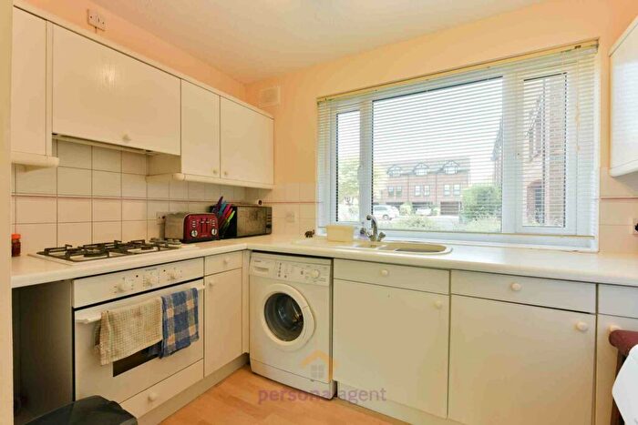 Studio To Rent In Farriers Road, Epsom, KT17