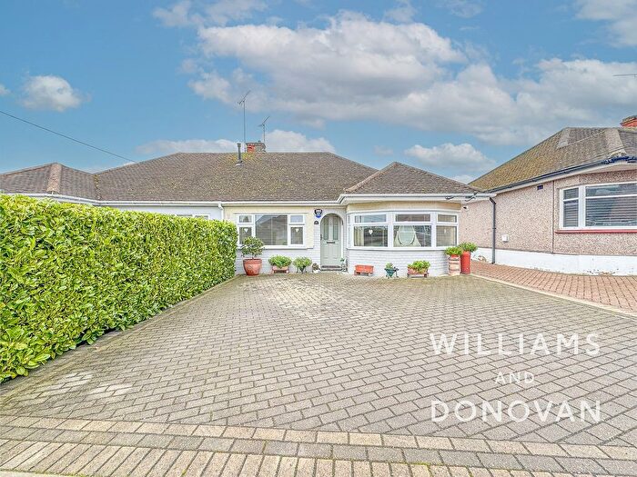 2 Bedroom Semi-Detached Bungalow For Sale In Willow Walk, Hockley, SS5