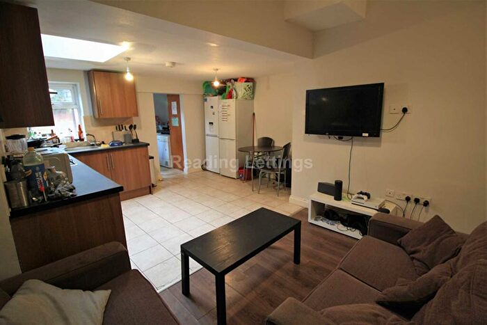 6 Bedroom Terraced House To Rent In Donnington Gardens, Reading, RG1