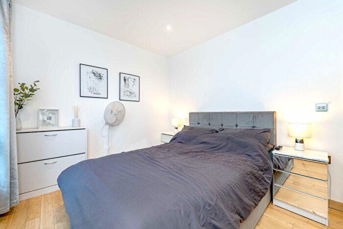 1 Bedroom Flat To Rent In Richmond Road, Kingston Upon Thames, KT2