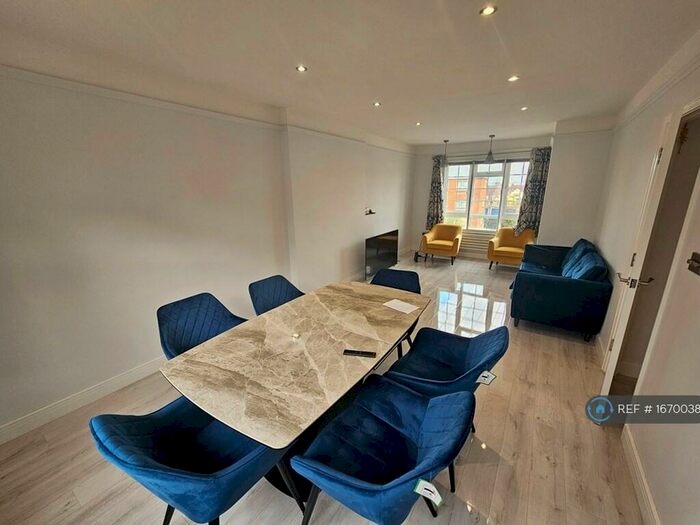 2 Bedroom Flat To Rent In Gayton Court, Harrow, HA1