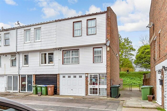 4 Bedroom Town House For Sale In St. Martin's Close, Erith, Kent, DA18