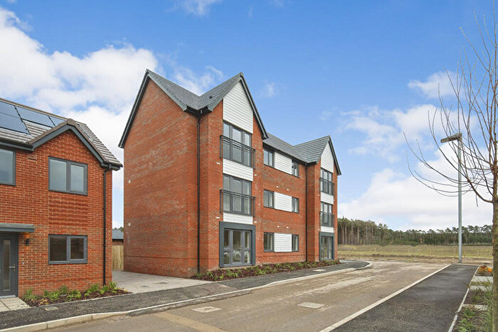 2 Bedroom Apartment To Rent In Goodwood Crescent, Crowthrone, RG45