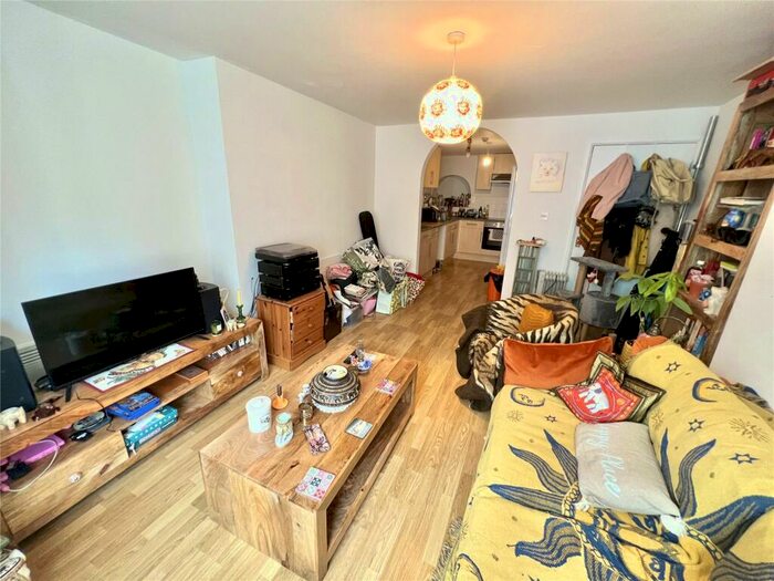 3 Bedroom Flat For Sale In High Street, Cardigan, Ceredigion, SA43